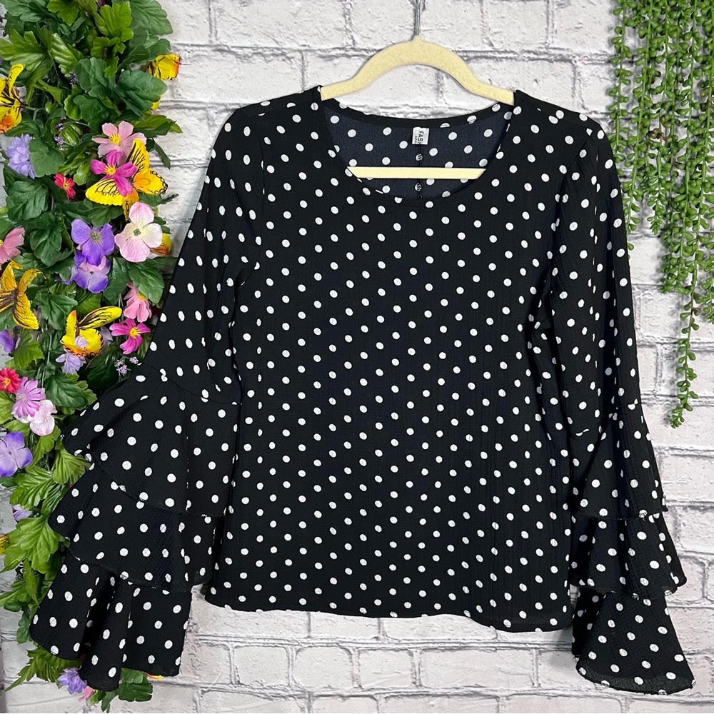 |🌼3/$30🌼Fashion Apparel Polka Dot Printed Long Bell Sleeve Top Size Medium